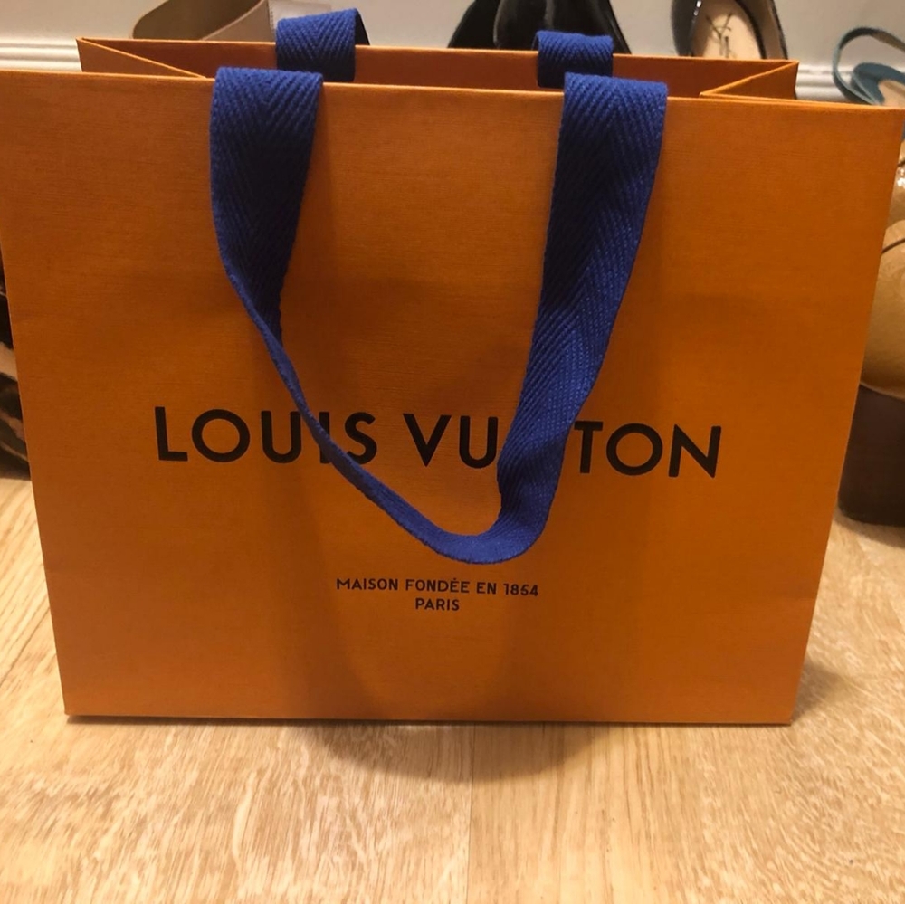 Sold authentic Louis Vuitton paper bag